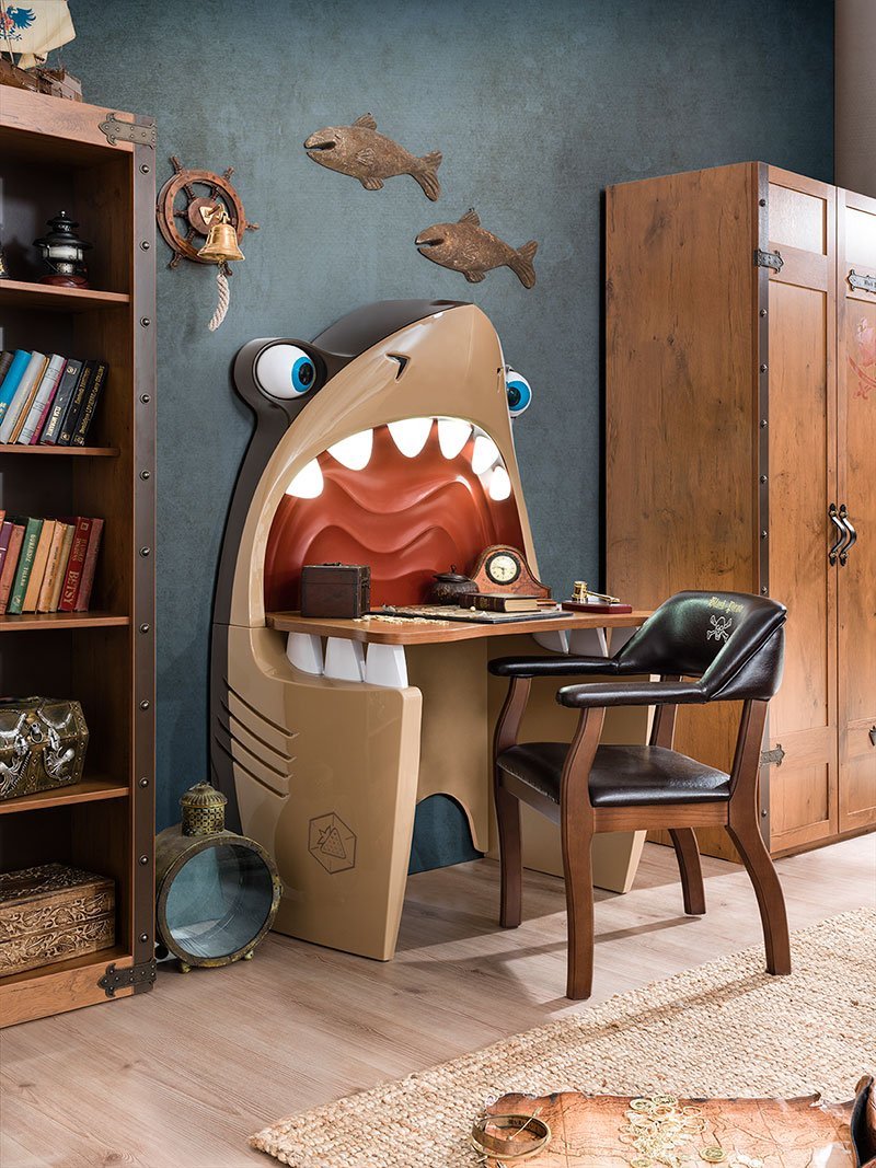 Shark desk